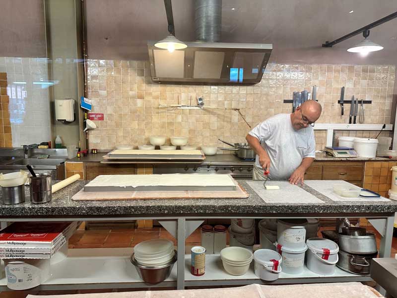 Hoe noga wordt gemaakt, kun je met eigen ogen zien in Montélimar