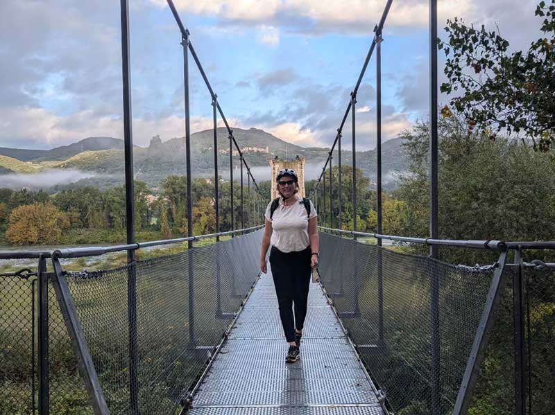 Prachtige hangbrug als je over de ViaRhôna fietst, bij Rochemaure - Montelimar