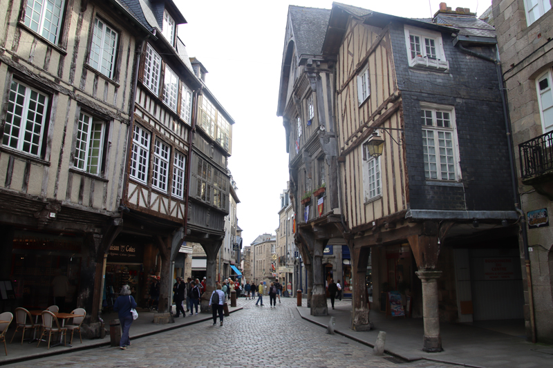 Straatbeeld van Dinan