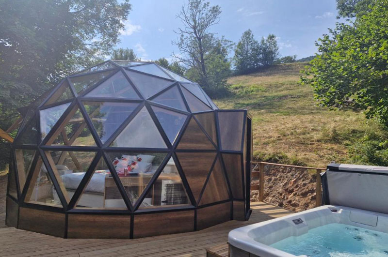 Bulle de Printemps glazen bol met uitzicht op de bergen