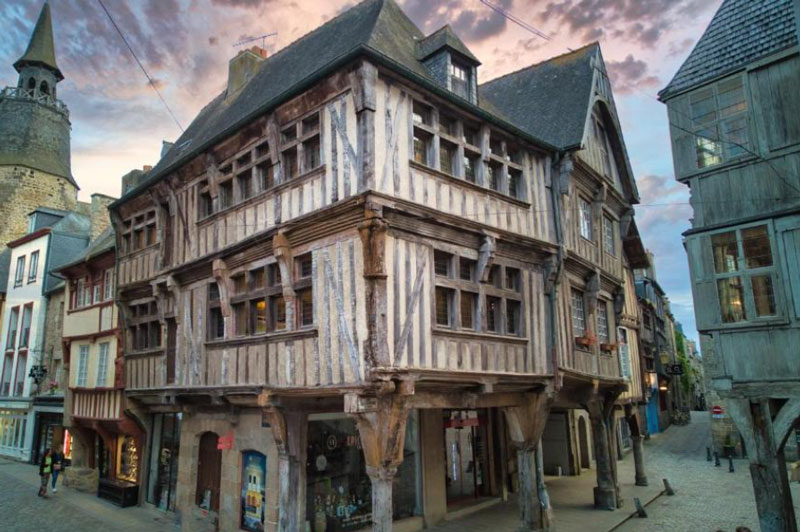 Guest House Saint Yves in 15e-eeuws vakwerkhuis in Dinan