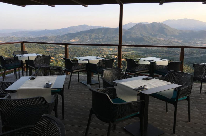 Best Western Plus San Damianu met uitzicht op de Valinco vallei in Sartene Corsica