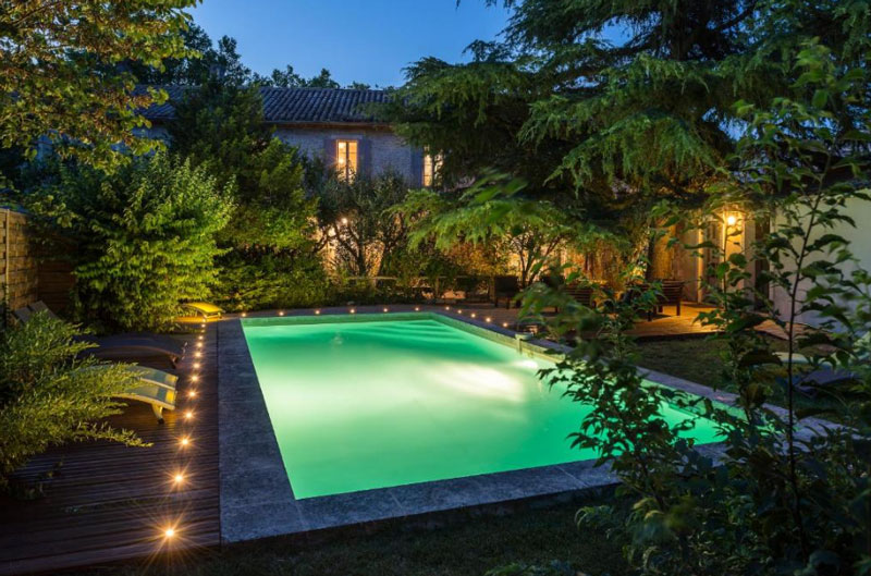 Hôtel Mas Vidau Porte des Alpilles met tuin en zwembad