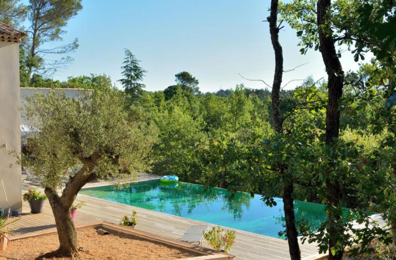 Sous les Oliviers in Saint-Maximin-la-Sainte-Baume met zwembad en jacuzzi