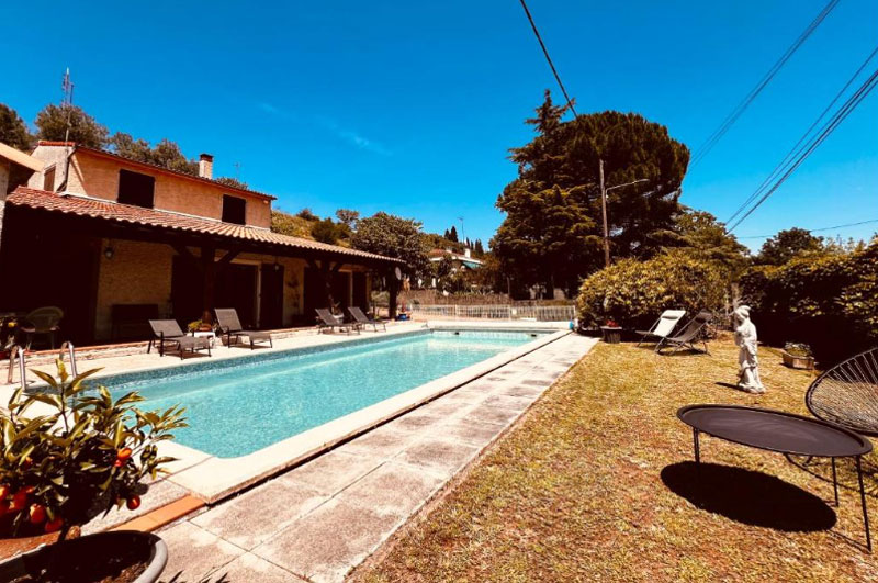 Apartment with views in Limoux met terras en bergzicht
