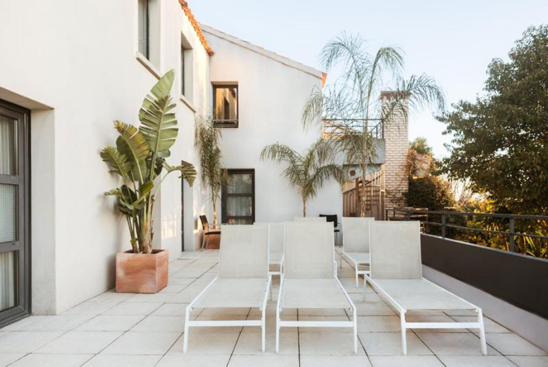 Hôtel Les Jardins du Canal in Aigues-Mortes met zwembad