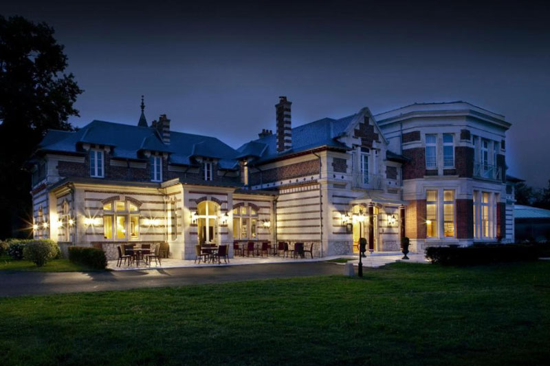Le Domaine des Roches Hotel en Spa in Briare met park en zwembad