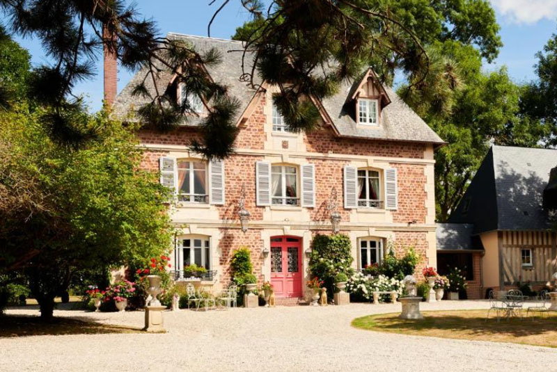 Manoir des Lions de Tourgéville bij Deauville met groene tuin