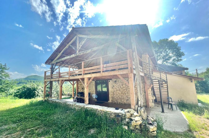 Gîte Brasserie des Paloufettes met balkon en natuur