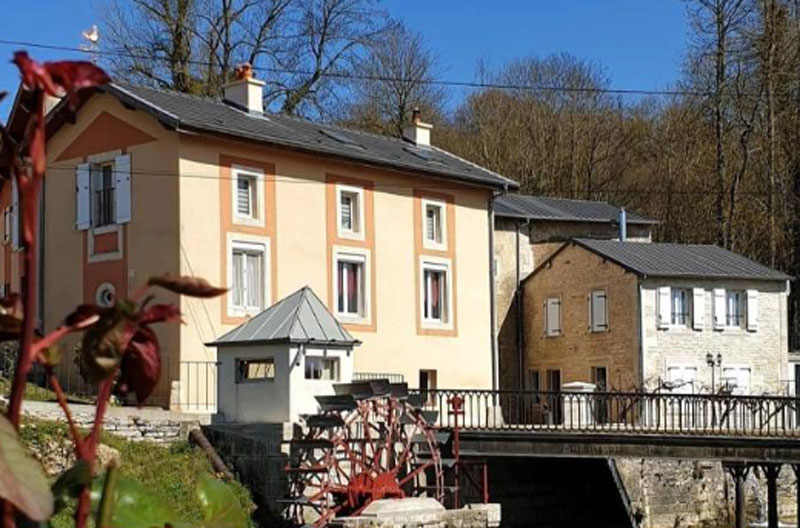Gîte du Domaine de la Forge in Boncourt-sur-Meuse, rustig vakantieappartement aan de rivier