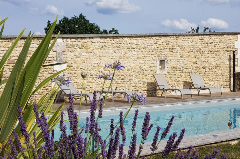 Les Hauts de Chalonne bij Angoulême met tuin en zwembad
