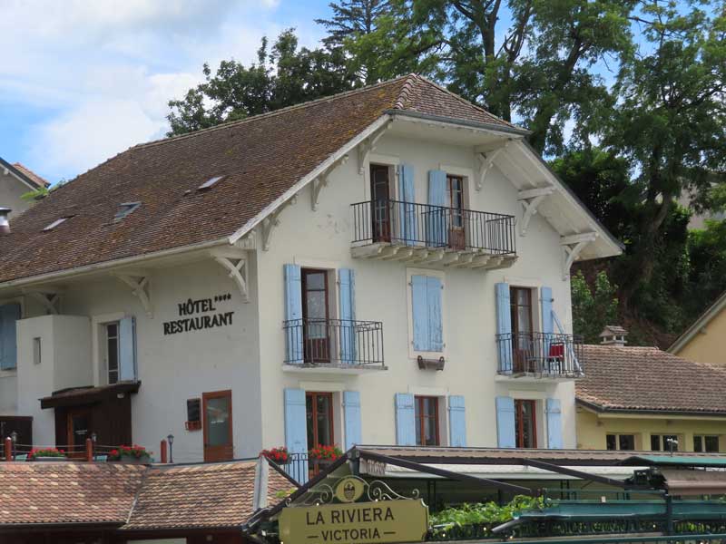 Hotel in Yvoire: Hotel-restaurant La Riviera Victoria. Een hotel met zeer goede beoordeling.
