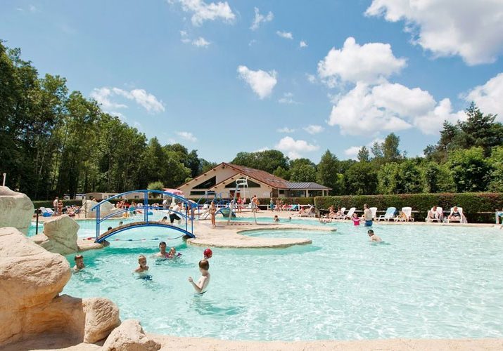 Campings-Bourgondie,-Camping-Le-Val-de-Bonnal
