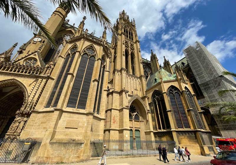 De grote kathedraal in Metz.